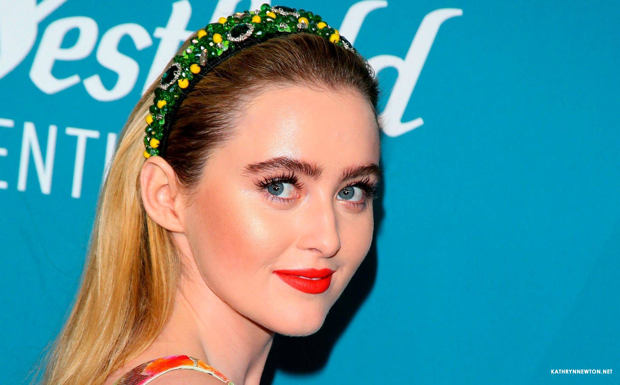 StarringKathrynNewton_CDGArrivals_0017.jpg StarringKathrynNewton_CDGArrivals_0017.jpg