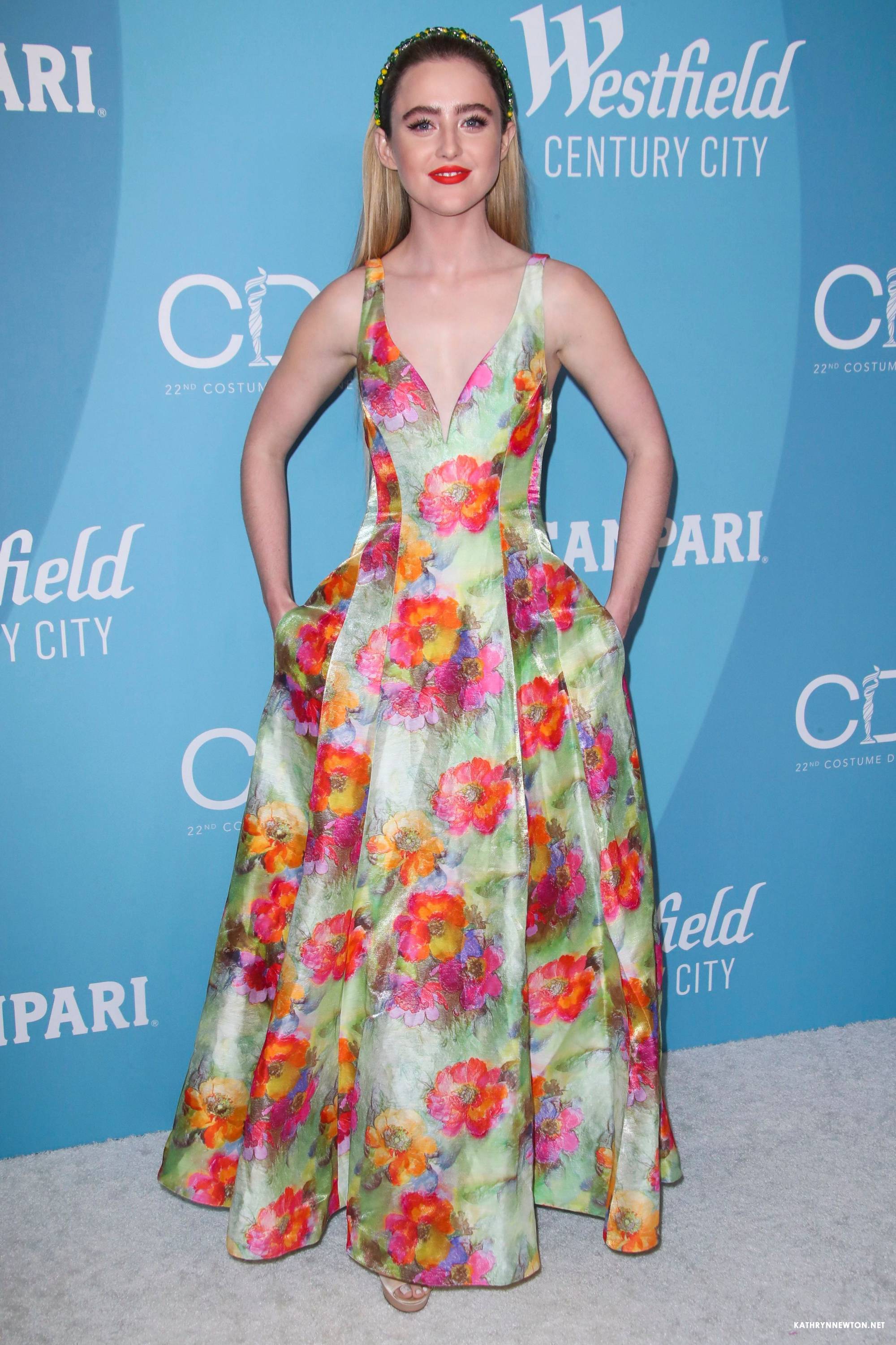 StarringKathrynNewton_CDGArrivals_0070.jpg