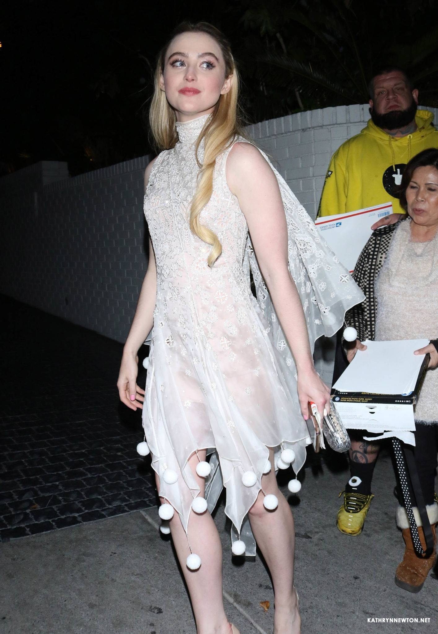 StarringKathrynNewton_WMagazineBestPerformancesPartyArrivals_0017.jpg